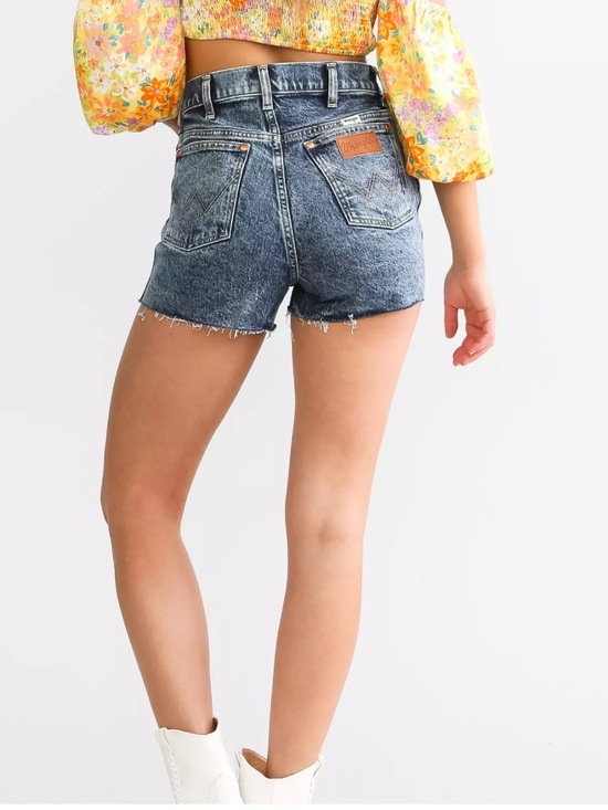 Wrangler Pants - Wrangler festivals shorts Hidg Rise size 31
Brand new